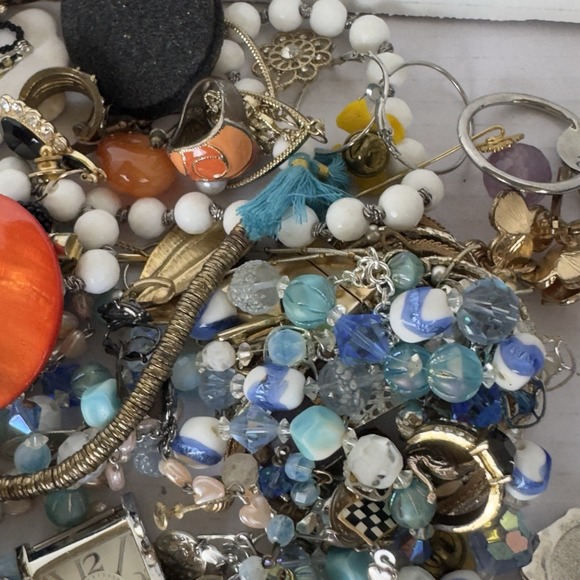 4 Lb Mixed Jewelry Modern Vintage crafter lot mismatched broken Some Wearable - Picture 2 of 6